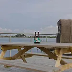 Botel Inselblume 86 - Luxus-hausboot Am Yachthafen Burgstaaken Burgtiefe auf Fehmarn