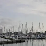 Inselblume 86 - Luxus-hausboot Am Yachthafen Burgstaaken *