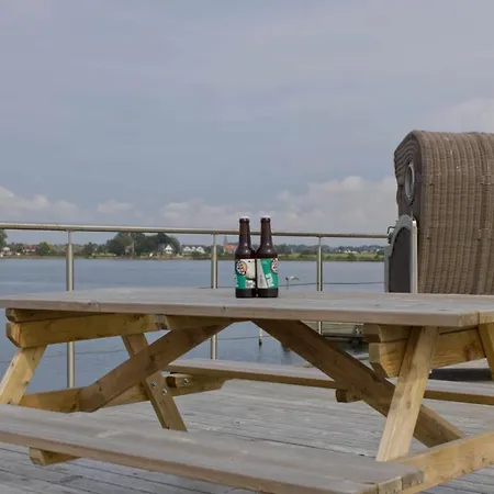 Inselblume 86 - Luxus-hausboot Am Yachthafen Burgstaaken