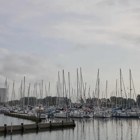 Båthotell Inselblume 86 - Luxus-hausboot Am Yachthafen Burgstaaken Burgtiefe auf Fehmarn