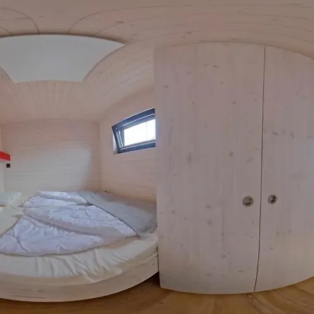 Båthotell Inselblume 86 - Luxus-hausboot Am Yachthafen Burgstaaken *