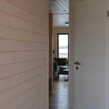 Inselblume 86 - Luxus-hausboot Am Yachthafen Burgstaaken