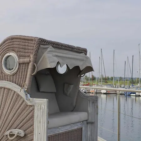 Inselblume 86 - Luxus-hausboot Am Yachthafen Burgstaaken Burgtiefe auf Fehmarn