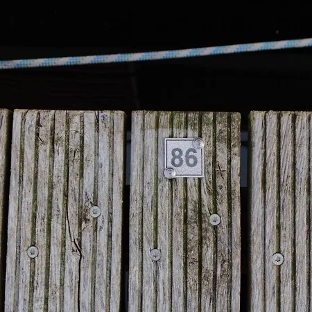 Båthotell Inselblume 86 - Luxus-hausboot Am Yachthafen Burgstaaken