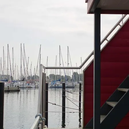 Inselblume 86 - Luxus-hausboot Am Yachthafen Burgstaaken *