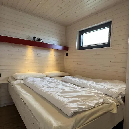 Inselblume 86 - Luxus-hausboot Am Yachthafen Burgstaaken *