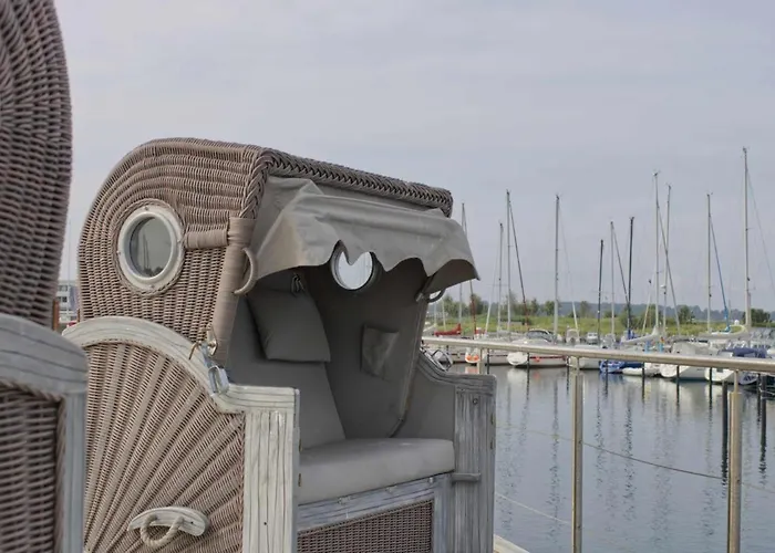 Inselblume 86 - Luxus-hausboot Am Yachthafen Burgstaaken *
