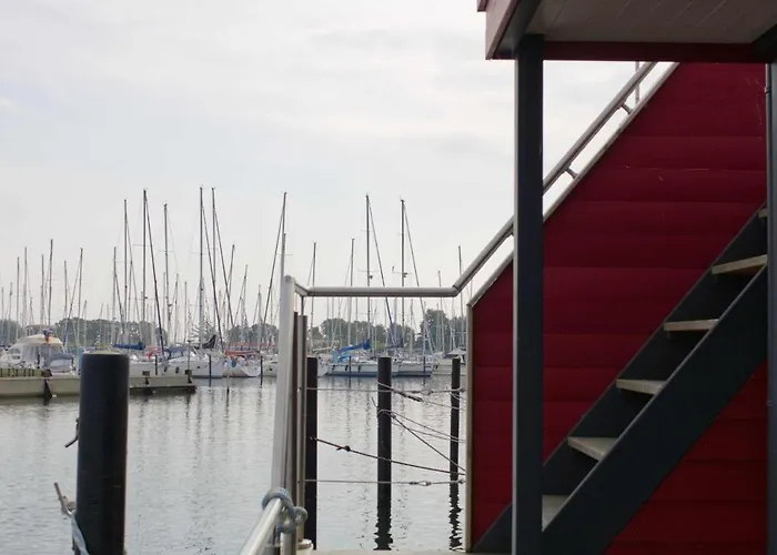 Inselblume 86 - Luxus-hausboot Am Yachthafen Burgstaaken *